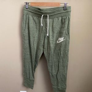 Nike Cropped Joggers